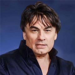 Александр Серов